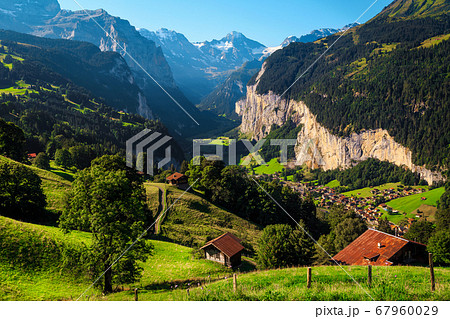 Picturesque green fields and snowy mountains, Wengen resort, Lauterbrunnen, Switzerland Picturesque green fields and snowy mountains, Wengen resort, Lauterbrunnen, Switzerland 67960029