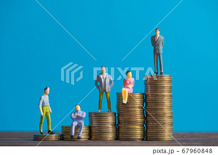 Figure miniature businessman or small people Figure miniature businessman or small people 67960848