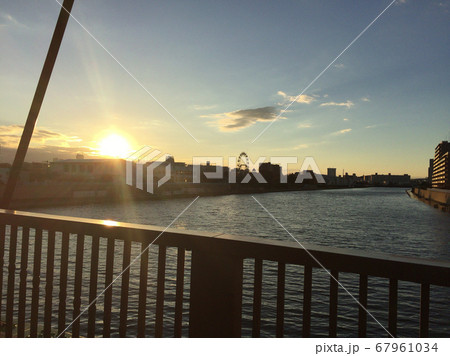 幻想的な夕日の写真 幻想的な夕日の写真 67961034