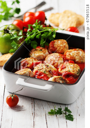 Meat balls with tomato sause 67963518