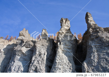 The rocky shores of the Siberian taiga river The rocky shores of the Siberian taiga river 67965227