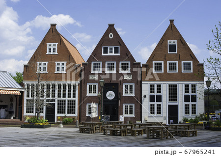 三角屋根の家 67965241