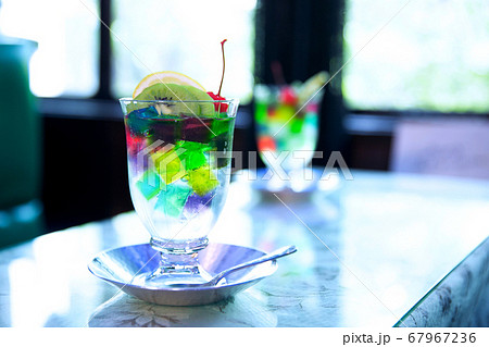 喫茶店の可愛いゼリーポンチ　 67967236