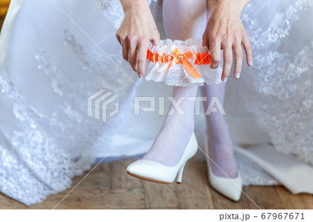 Garter on the leg of a bride, slim sexy bride in 67967671