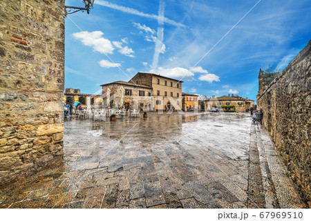 Monteriggioni main square after the rain 67969510
