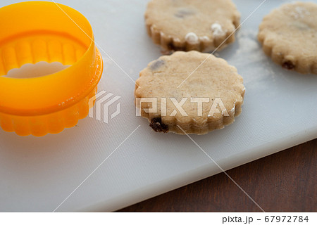 お菓子作り 型抜き お菓子作り 型抜き 67972784