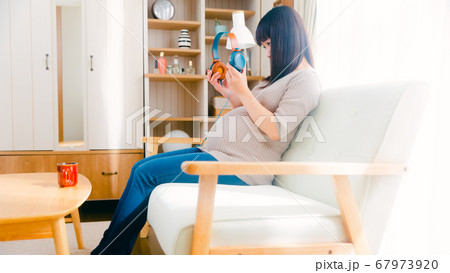 ヘッドフォン　妊婦　胎教　16:9 67973920