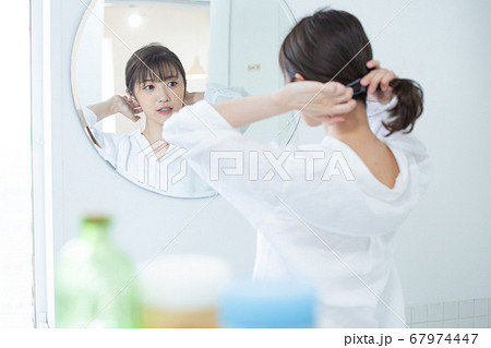 若い女性のビューティーイメージ 67974447