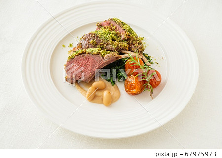 ラム肉の香草パン粉焼きの写真素材