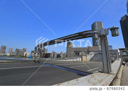 東京　隅田川に掛かる勝どき橋 67980342