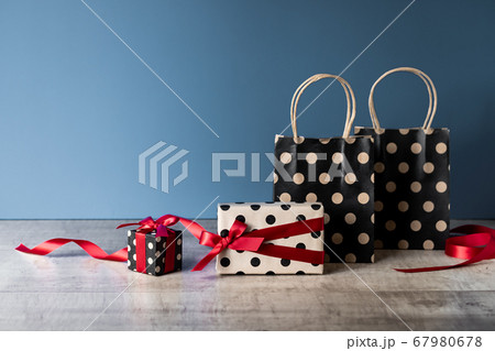 ブラックフライデーのショッピング 67980678