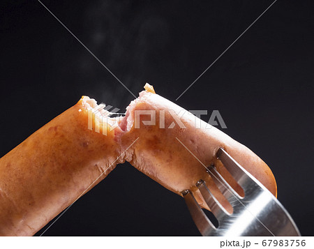 パリッと割れるソーセージの断面 67983756