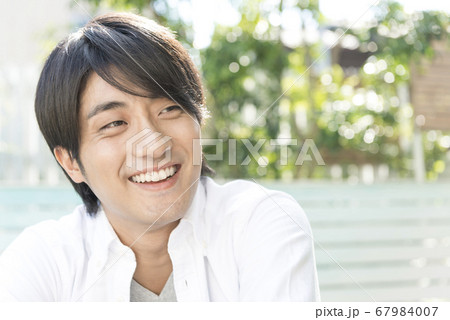 笑顔の男性 笑顔の男性 67984007