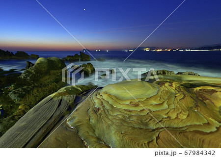 海沿い 沿岸 沖合 67984342