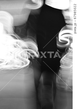 白黒写真 揺れ 67985022