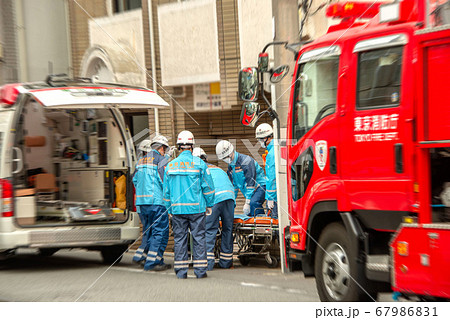 火災現場の救急搬送 67986831
