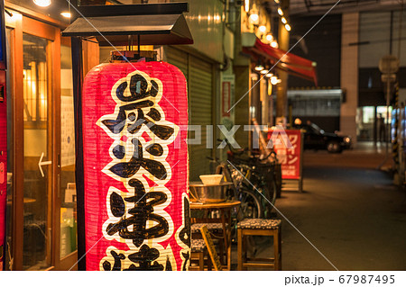 《大阪府》ミナミの飲み屋街 《大阪府》ミナミの飲み屋街 67987495