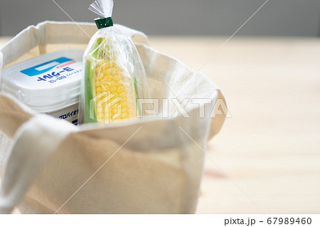 エコバッグに入れた食品 エコバッグに入れた食品 67989460