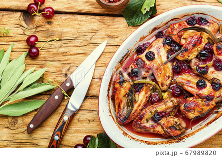 Roasted chicken with cherry. 67989820