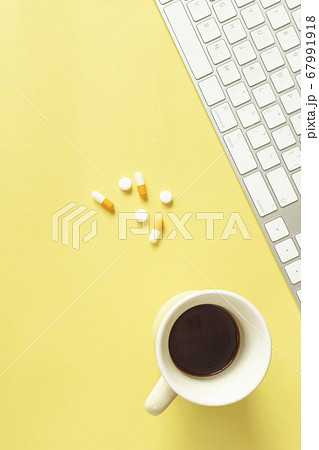 薬の飲み合わせが悪い食品。仕事中の薬	 67991918