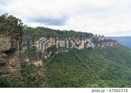 山 シドニー 断崖 67992378