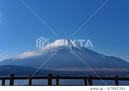 山中湖親水公園からの富士山 山中湖親水公園からの富士山 67992391