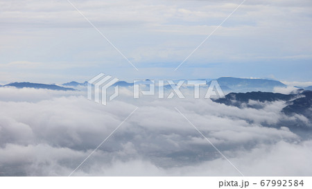 翠波峰から見る大谷山と讃岐の山々。 翠波峰から見る大谷山と讃岐の山々。 67992584