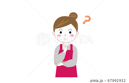 なんだろう?と疑問に思うお母さん なんだろう?と疑問に思うお母さん 67992932