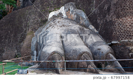 シギリヤ・ロック　ライオンの足 67997158