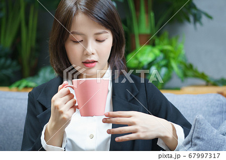 Business woman, lifestyle Business woman, lifestyle 67997317