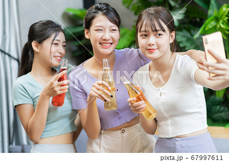 Women party, drinking 67997611