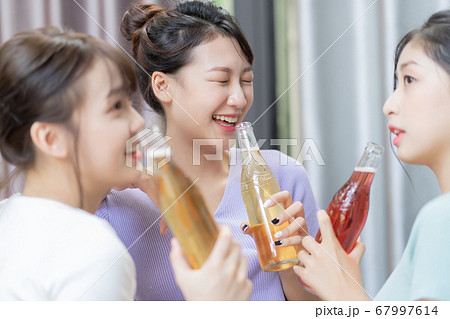 Women party, drinking 67997614