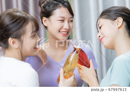 Women party, drinking 67997615