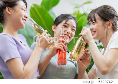 Women party, drinking 67997621