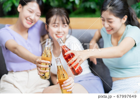 Women party, drinking 67997649