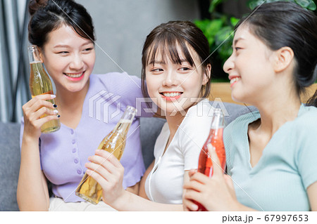 Women party, drinking 67997653