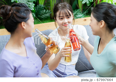 Women party, drinking 67997664