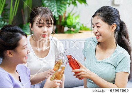 Women party, drinking 67997669