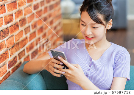 Woman lifestyle 67997718