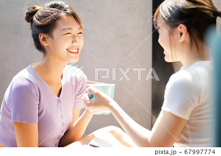 2 women, lifestyle 2 women, lifestyle 67997774