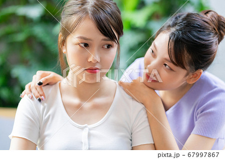 Women argrument 67997867