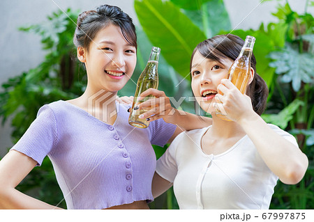 Women drinking, party 67997875