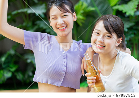 Women party, drinking 67997915