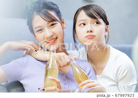 Women party, drinking 67997925