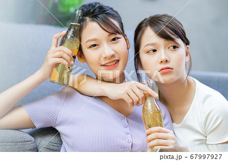 Women party, drinking 67997927
