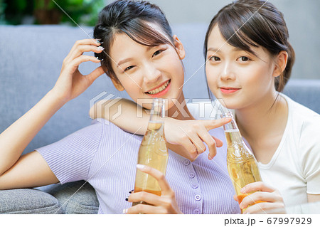 Women party, drinking 67997929