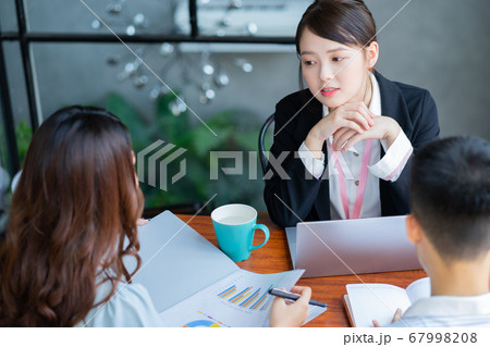 Business woman working 67998208