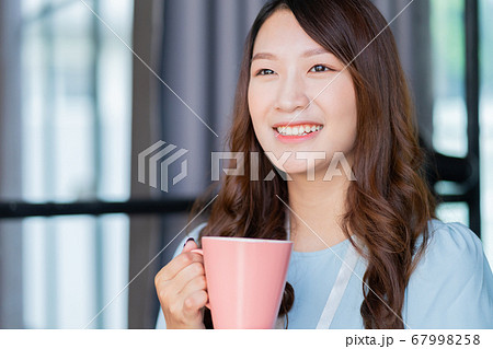 Business woman working Business woman working 67998258