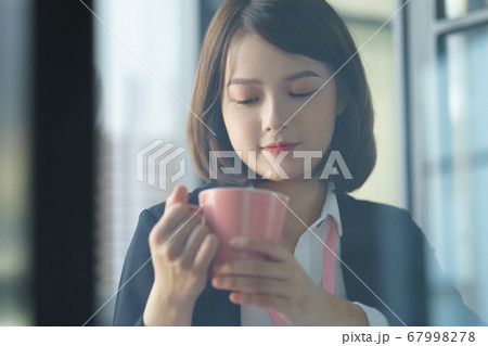 Business woman working Business woman working 67998278