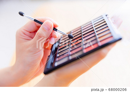 アイシャドウパレット　手元 68000206